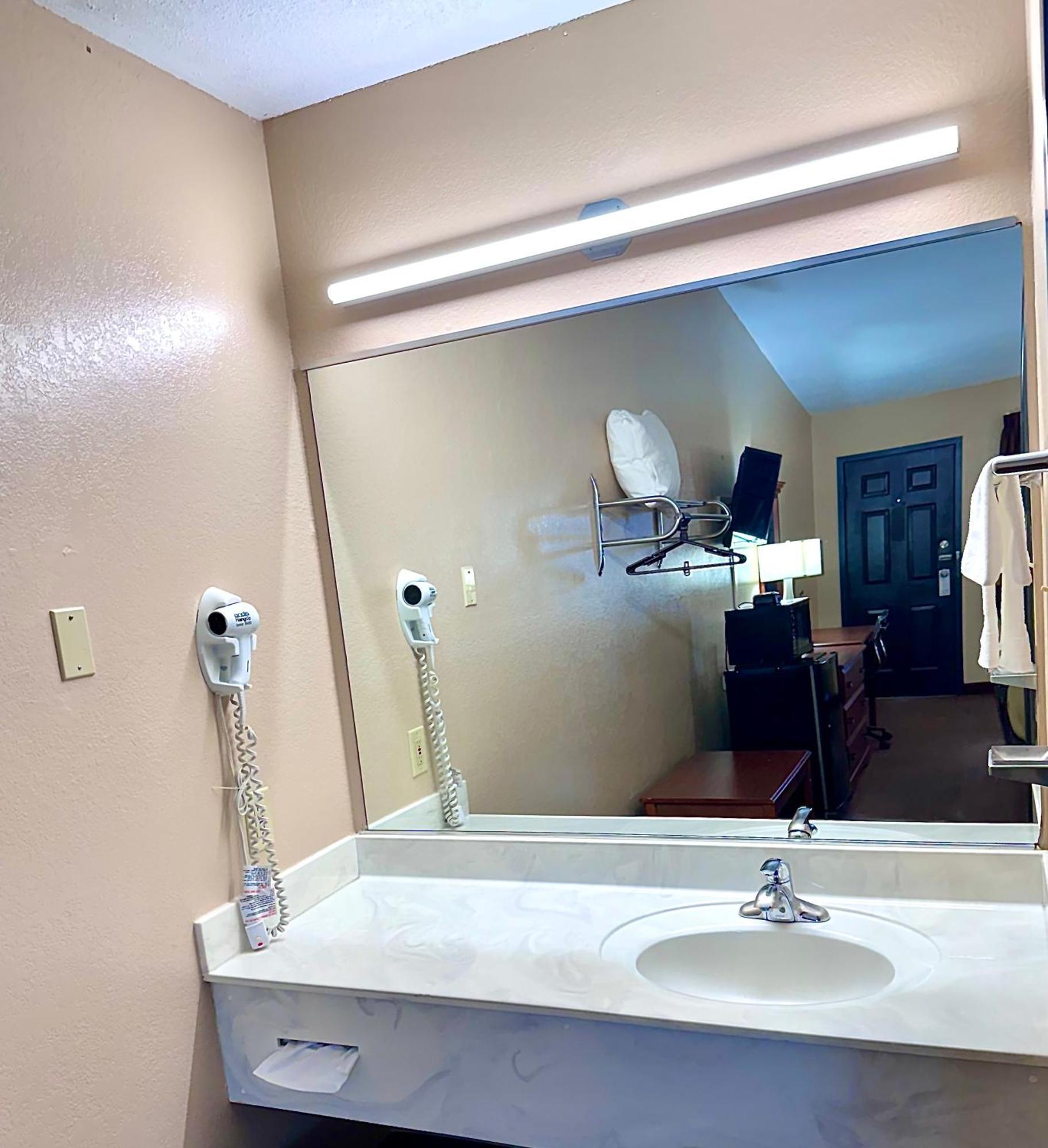 Owensville Inn Экстерьер фото